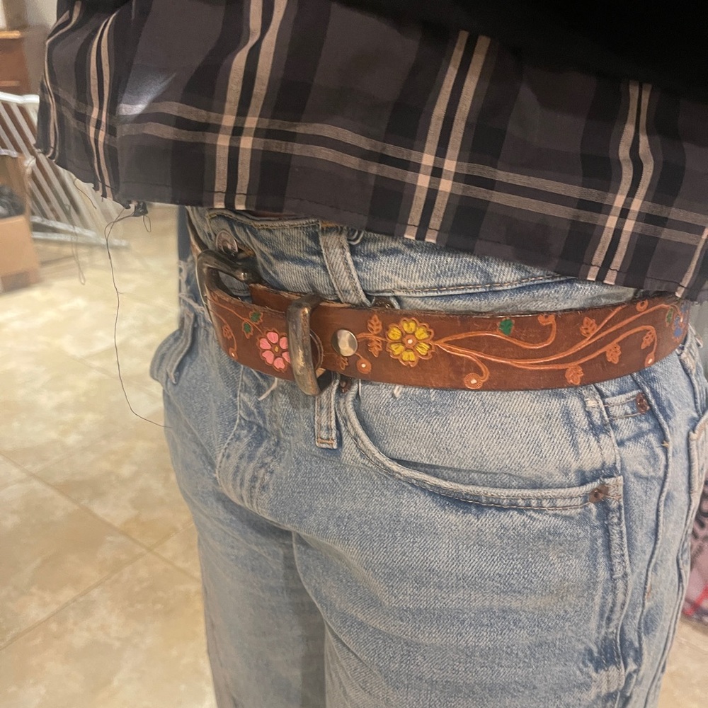 Vintage Leather Floral Tooled Belt with solid brass buckle - Picture 9 of 15